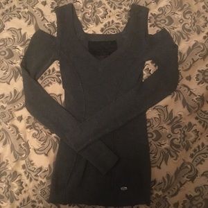 Guess cold shoulder fitted top